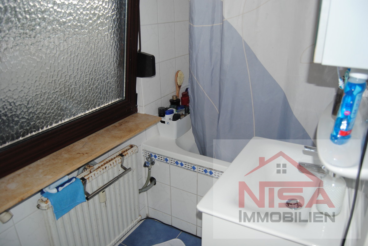 Bad mit Wanne