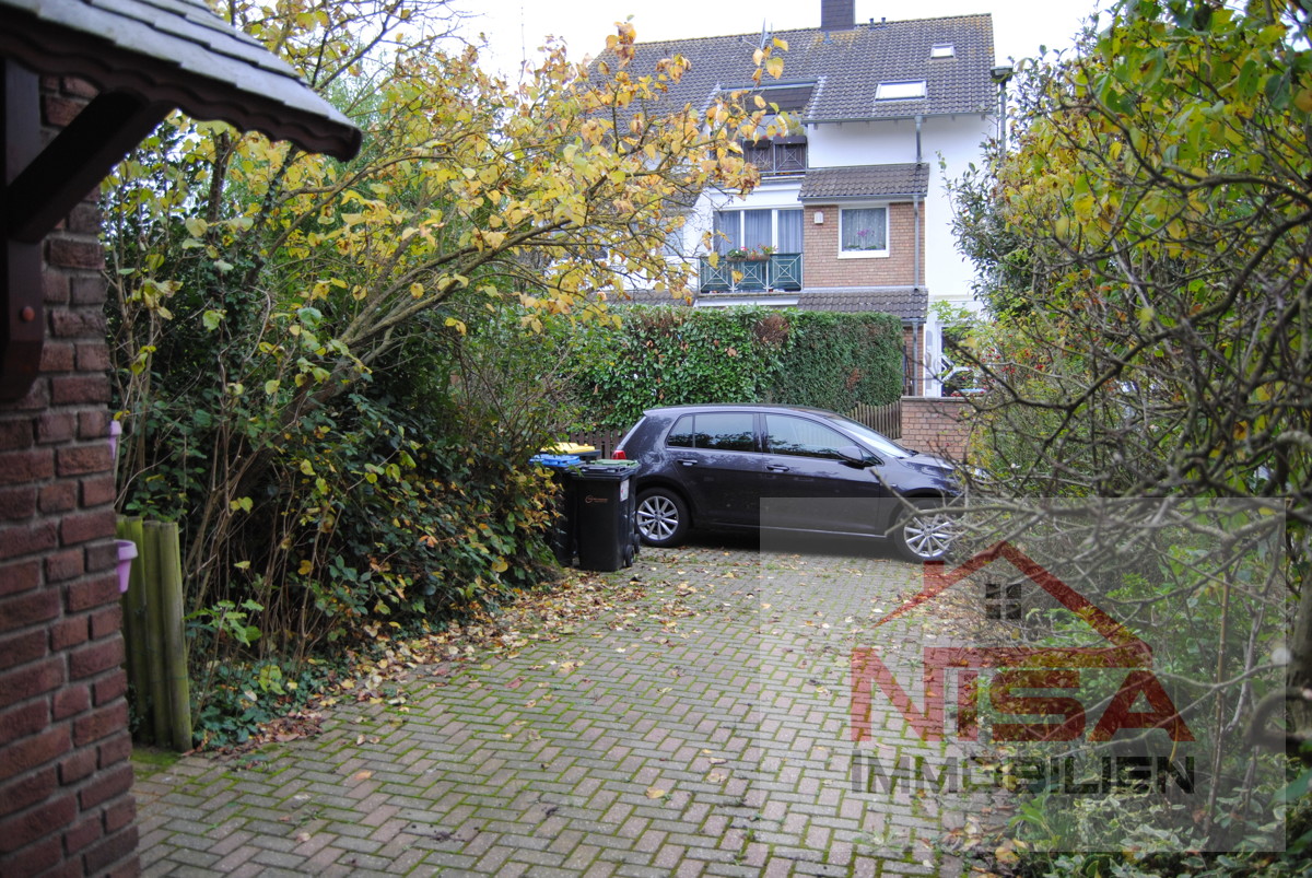 Haus Ansicht Parkplatz