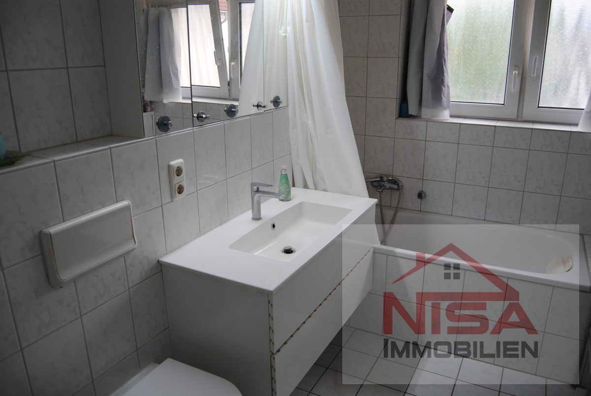 Bad mit Wanne